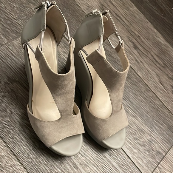 🛍️2/$20 Kenneth Cole grey wedge size 9.5 - Picture 11 of 11